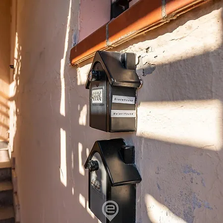 דירה Relaxing Sunlit Getaway