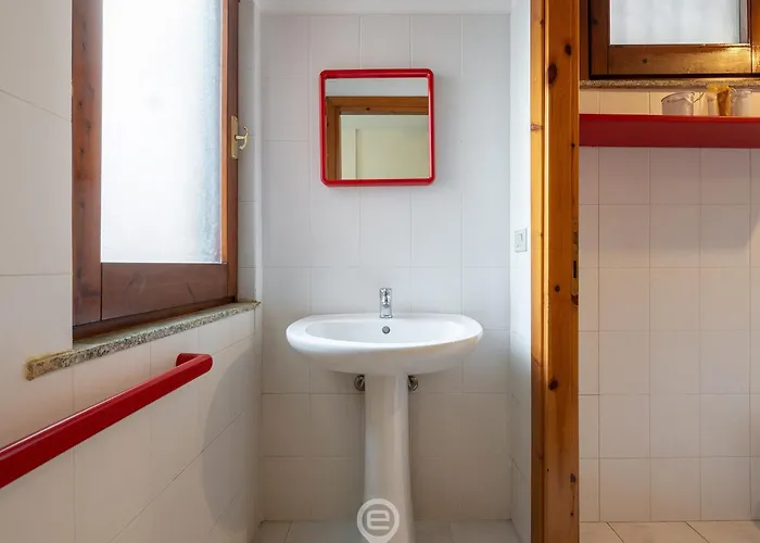 Relaxing Sunlit Getaway *