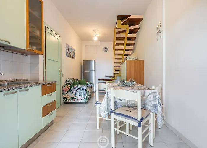 Relaxing Sunlit Getaway *